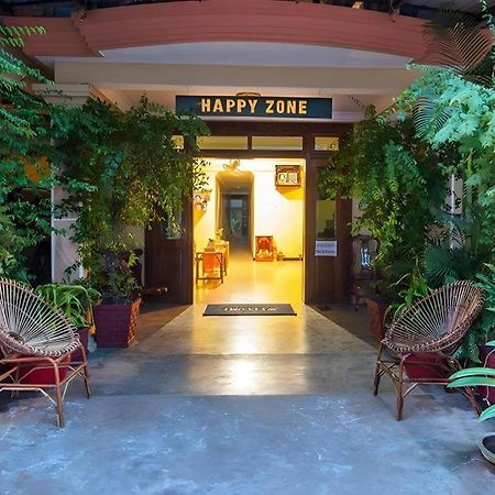 Happy Zone Hostel Siem Reap Bagian luar foto