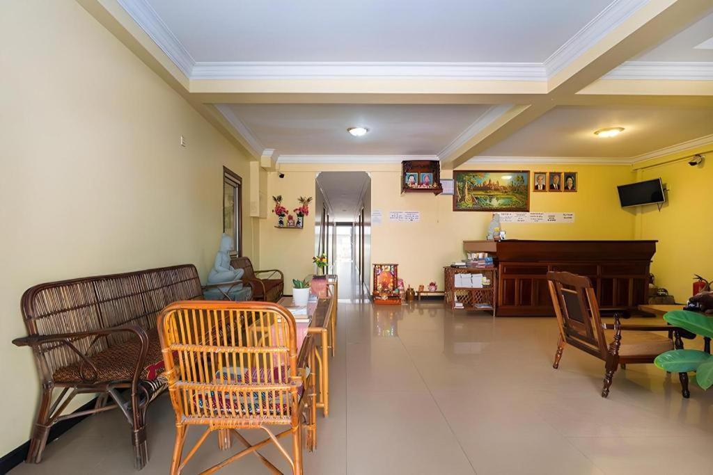 Happy Zone Hostel Siem Reap Bagian luar foto