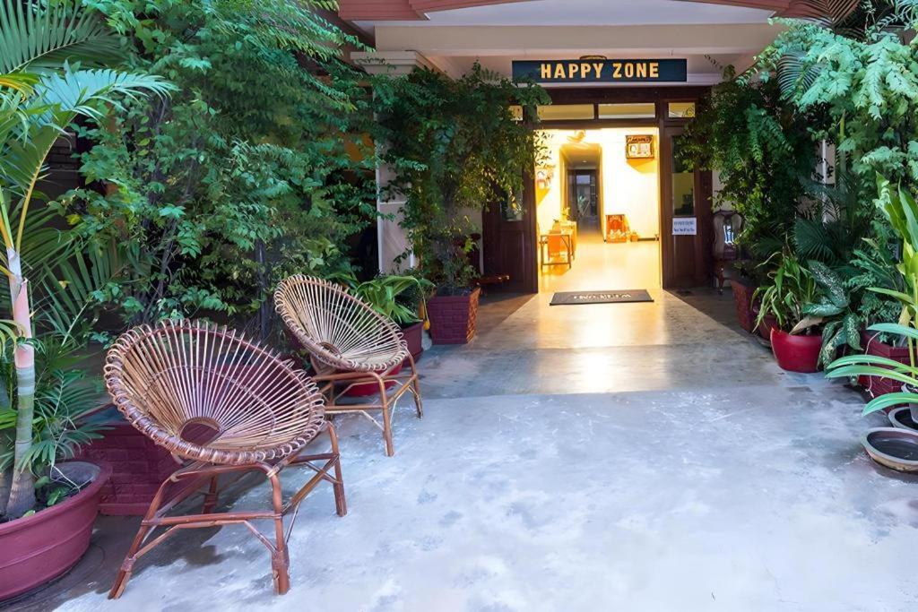Happy Zone Hostel Siem Reap Bagian luar foto