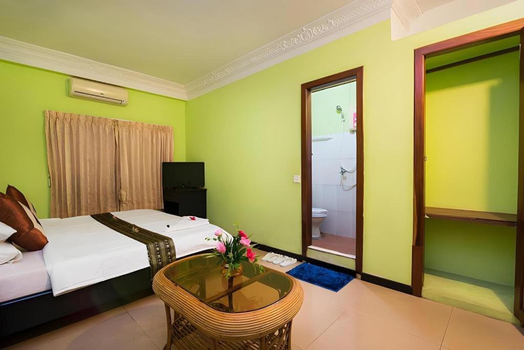Happy Zone Hostel Siem Reap Bagian luar foto